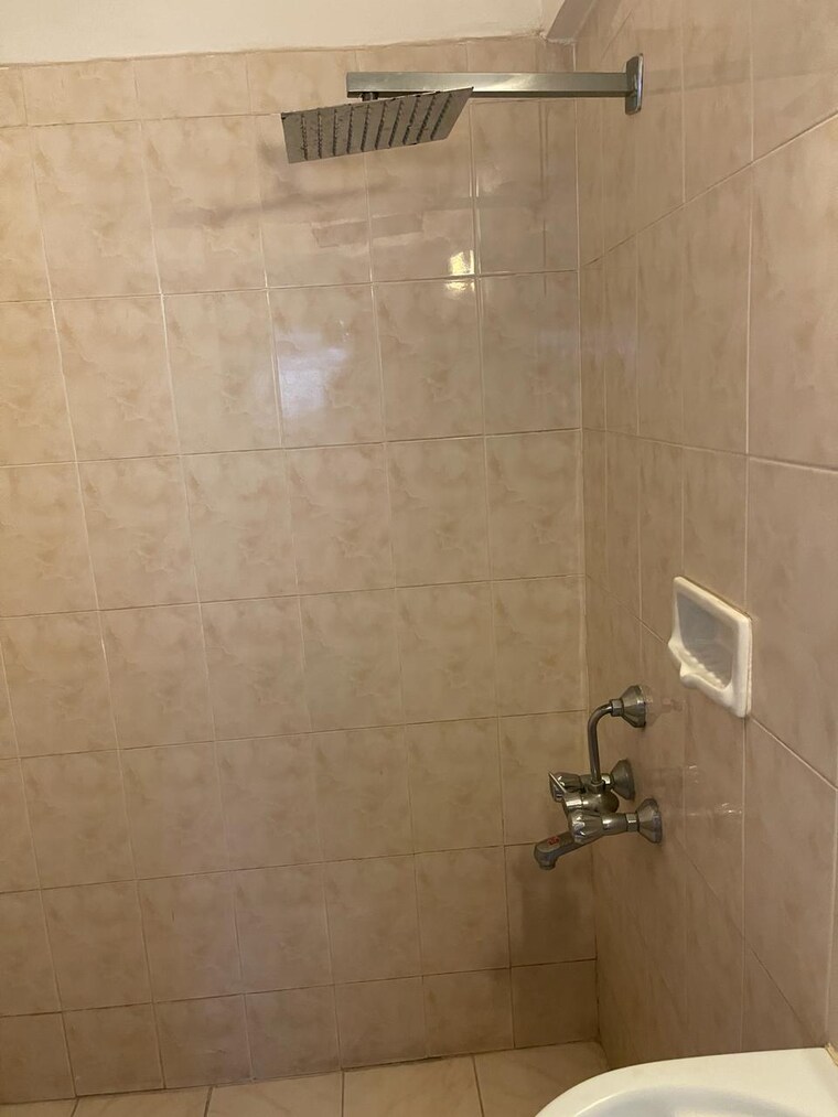 Bathroom, serenity-tower 3.5 Bedroom 1550 Sq.Ft. Apartment In Andheri West Mumbai 9626595