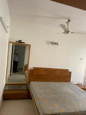 Furnished Amenities in 3.5 BHK Apartment at Serenity Tower, Andheri West – for Sale