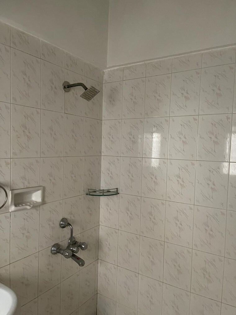 Bathroom, serenity-tower 3.5 Bedroom 1550 Sq.Ft. Apartment In Andheri West Mumbai 9626595