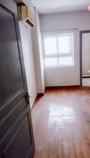 Room in 3 BHK Apartment at BPTP The Resort, Sector 75 – for Sale