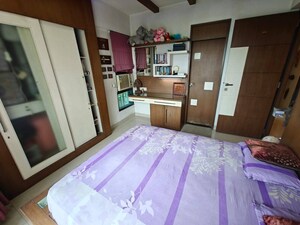 Bedroom in 3 BHK Apartment at Thane West – for Rent