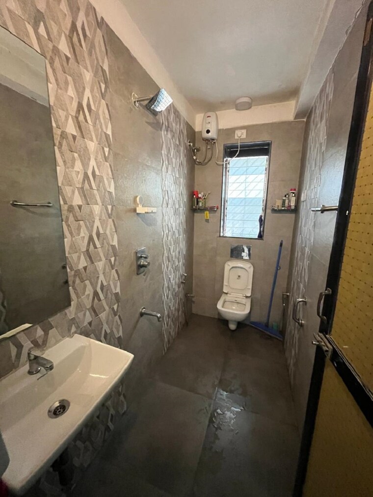 Bathroom, bandra west 2 Bedroom 700 Sq.Ft. Apartment In Bandra West Mumbai 9626703