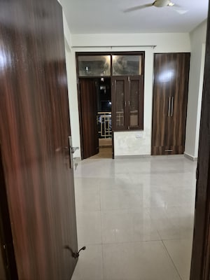 Room in 2 BHK Apartment at Civitech Sampriti, Sector 77 – for Rent