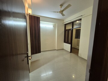 Room in 2 BHK Apartment at Civitech Sampriti, Sector 77 – for Rent