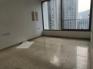 Room in 4 BHK Apartment at Oberoi Enigma, Mulund West – for Rent