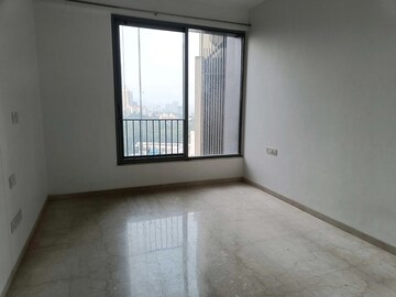 Room in 4 BHK Apartment at Oberoi Enigma, Mulund West – for Rent