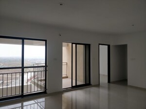 Room in 3 BHK Apartment at Pride World City Kingsbury, Charholi Budruk – for Rent