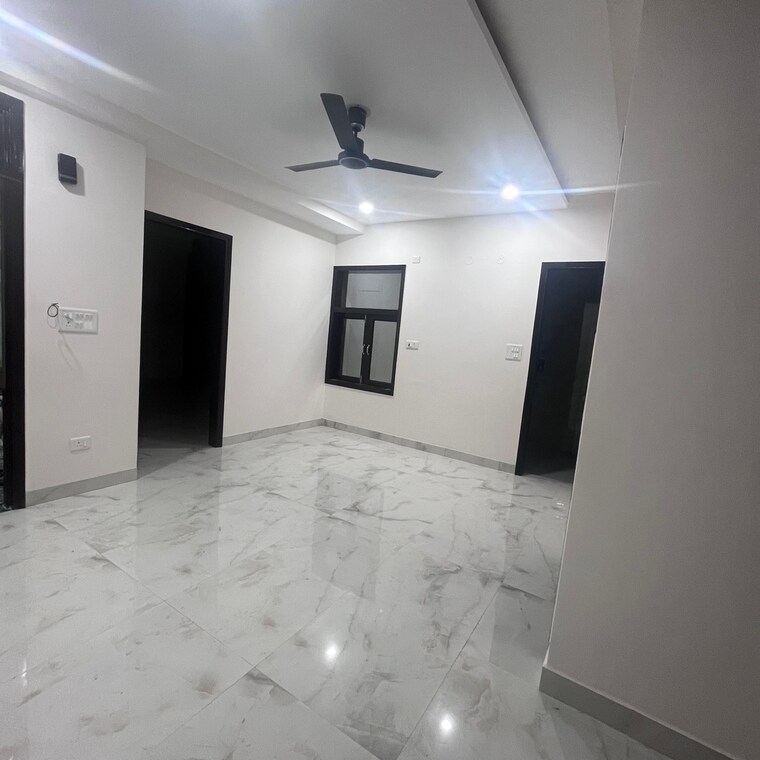 Room, sector 8 dwarka 2.5 Bedroom 75 Sq.Yd. Builder Floor In Sector 8 Dwarka Delhi 9627175