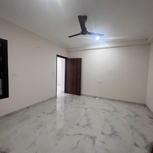 Room in 2.5 BHK Builder Floor at Sector 8 Dwarka – for Rent
