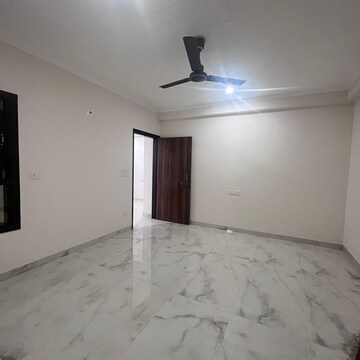 Room in 2.5 BHK Builder Floor at Sector 8 Dwarka – for Rent