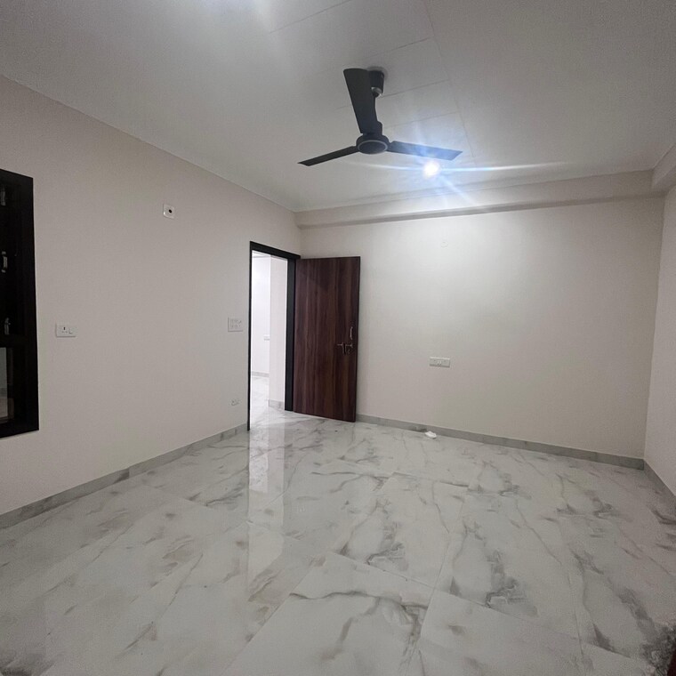 Room, sector 8 dwarka 2.5 Bedroom 75 Sq.Yd. Builder Floor In Sector 8 Dwarka Delhi 9627175