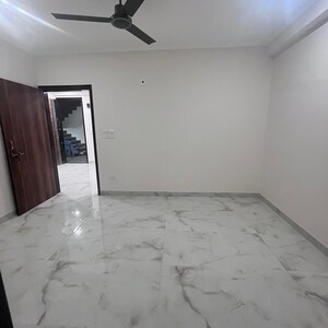 Room in 2.5 BHK Builder Floor at Sector 8 Dwarka – for Rent