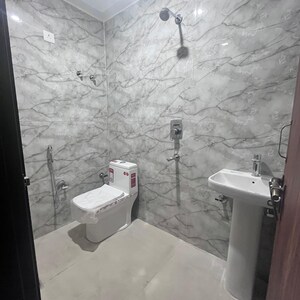 Bathroom in 2.5 BHK Builder Floor at Sector 8 Dwarka – for Rent