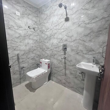 Bathroom in 2.5 BHK Builder Floor at Sector 8 Dwarka – for Rent