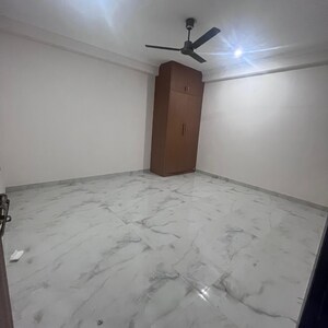 Room in 2.5 BHK Builder Floor at Sector 8 Dwarka – for Rent