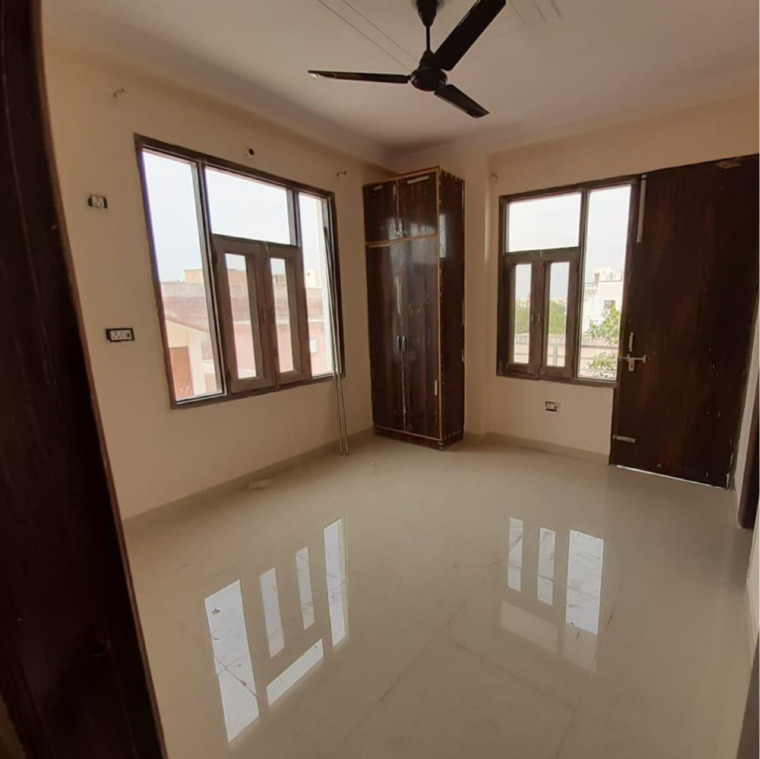 Room, sector 8 dwarka 2.5 Bedroom 75 Sq.Yd. Builder Floor In Sector 8 Dwarka Delhi 9627175