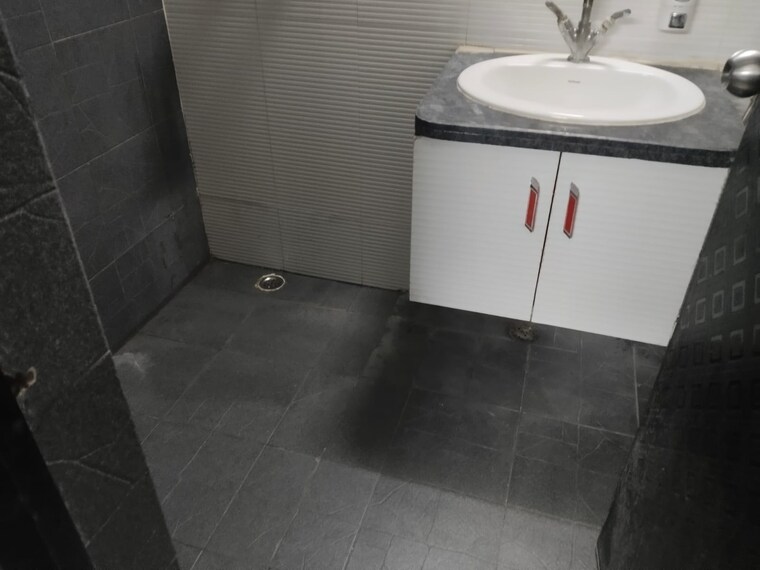 Attached Bathroom, mahagun-moderne 2 Bedroom 1250 Sq.Ft. Apartment In Sector 78 Noida 9626725