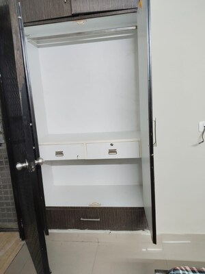 Furnished Amenities in 2 BHK Apartment at Mahagun Moderne, Sector 78 – for Rent