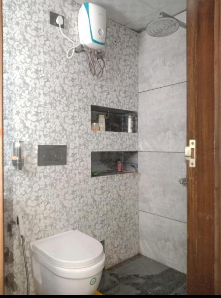 Bathroom, puri-pratham 3 Bedroom 1400 Sq.Ft. Apartment In Sector 84 Faridabad 9626734