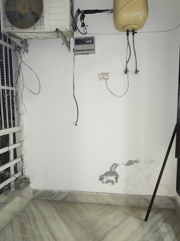 Bathroom, shivalik colony 3 Bedroom 1800 Sq.Ft. Apartment In Shivalik Colony Delhi 9626800