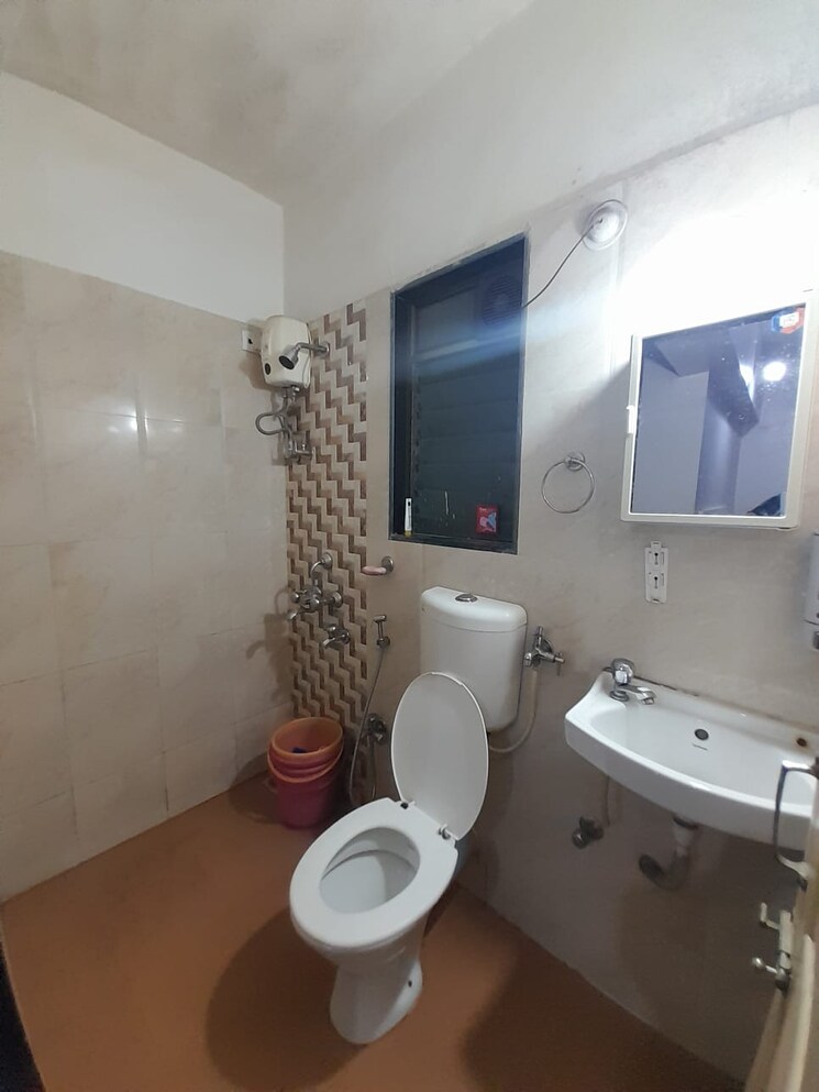 Bathroom, rashmi-complex-teen-hath-naka 4 Bedroom 2100 Sq.Ft. Apartment In Dharamveer Nagar Thane 9626801