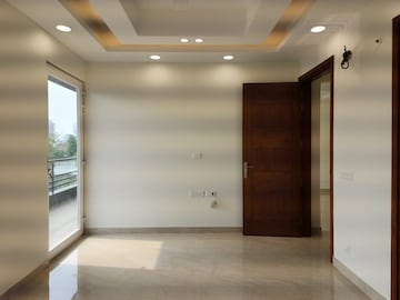 Room in 3 BHK Builder Floor at Parklands, Sector 85 – for Sale