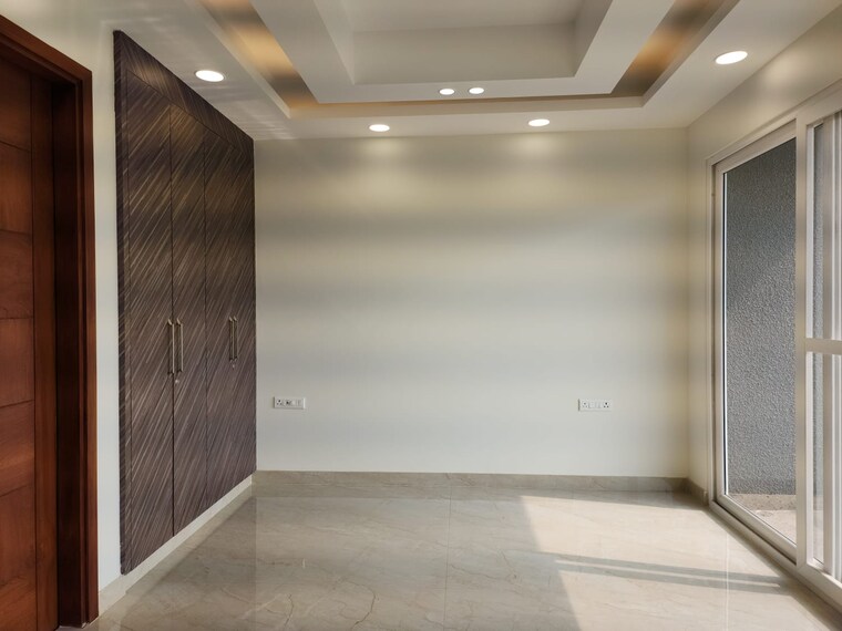 Room, parklands 3 Bedroom 250 Sq.Yd. Builder Floor In Sector 85 Faridabad 9626802