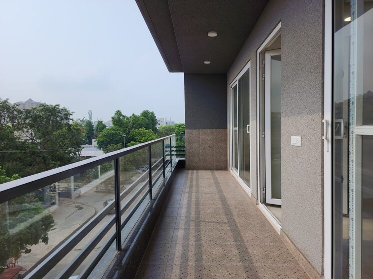 Balcony, parklands 3 Bedroom 250 Sq.Yd. Builder Floor In Sector 85 Faridabad 9626802