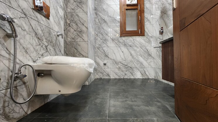 Bathroom, parklands 3 Bedroom 250 Sq.Yd. Builder Floor In Sector 85 Faridabad 9626802