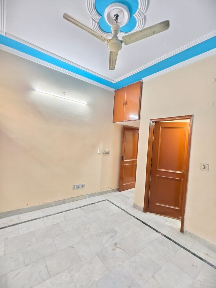 Room, sector 23 3 Bedroom 2200 Sq.Ft. Independent House In Sector 23 Gurgaon 9626819