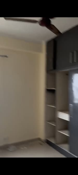 Room in 2 BHK Apartment at Panchsheel Hynish, Sector 1 Greater Noida – for Rent