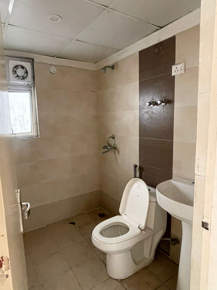 Bathroom, mittal-rajnagar-residency 3 Bedroom 1380 Sq.Ft. Apartment In Raj Nagar Extension Ghaziabad 9626887