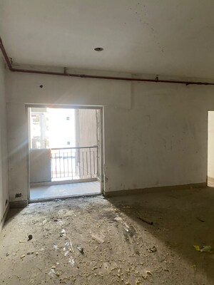 Room in 3 BHK Apartment at Amrapali Ivory Heights, Amrapali Dream Valley – for Sale