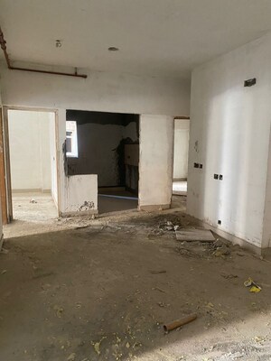 Room in 3 BHK Apartment at Amrapali Ivory Heights, Amrapali Dream Valley – for Sale