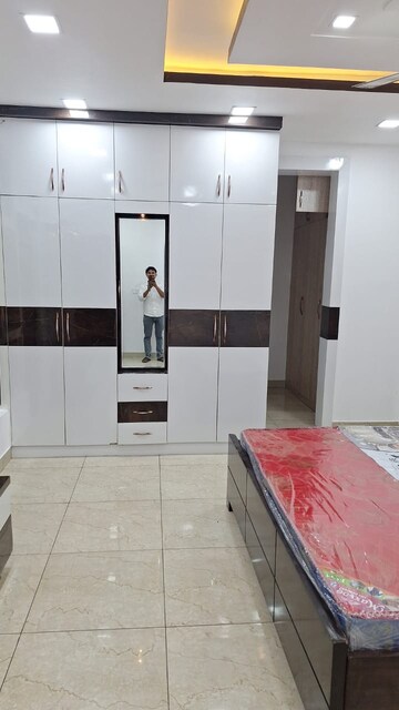 Room in 3 BHK Apartment at Mahagun Moderne, Sector 78 – for Rent