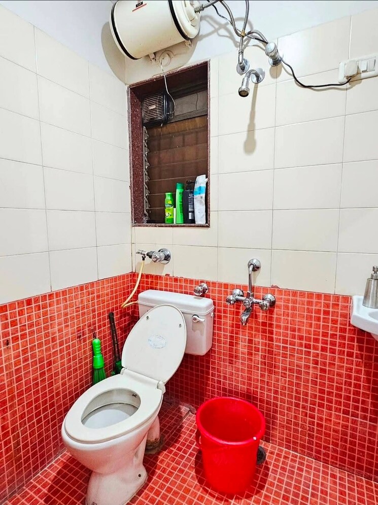 Attached Bathroom, andheri east 1 Bedroom 380 Sq.Ft. Apartment In Andheri East Mumbai 9626883