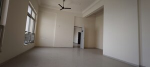 Room in 4 BHK Apartment at Hiranandani Fortune City, New Panvel – for Rent