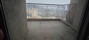 Room in 4 BHK Apartment at Hiranandani Fortune City, New Panvel – for Rent