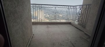 Room in 4 BHK Apartment at Hiranandani Fortune City, New Panvel – for Rent