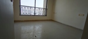 Room in 4 BHK Apartment at Hiranandani Fortune City, New Panvel – for Rent