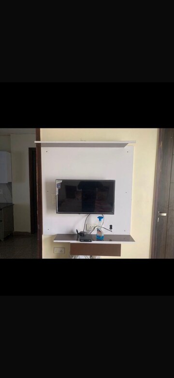 Furnished Amenities in 1 BHK Builder Floor at SAS Tower, Sector 38 – for Rent