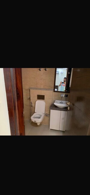 Bathroom in 1 BHK Builder Floor at SAS Tower, Sector 38 – for Rent