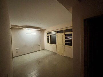 Room in 3 BHK Apartment at Skynet Towers, Patiala Road – for Sale