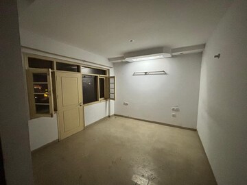 Room in 3 BHK Apartment at Skynet Towers, Patiala Road – for Sale