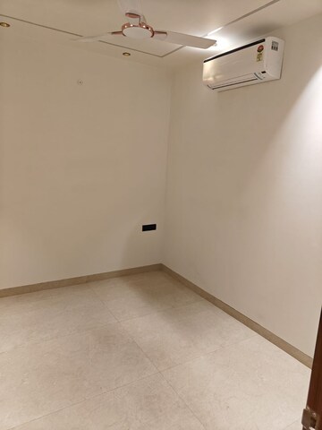 Room in 4 BHK Apartment at Vipul World Floors, Sector 48 – for Rent