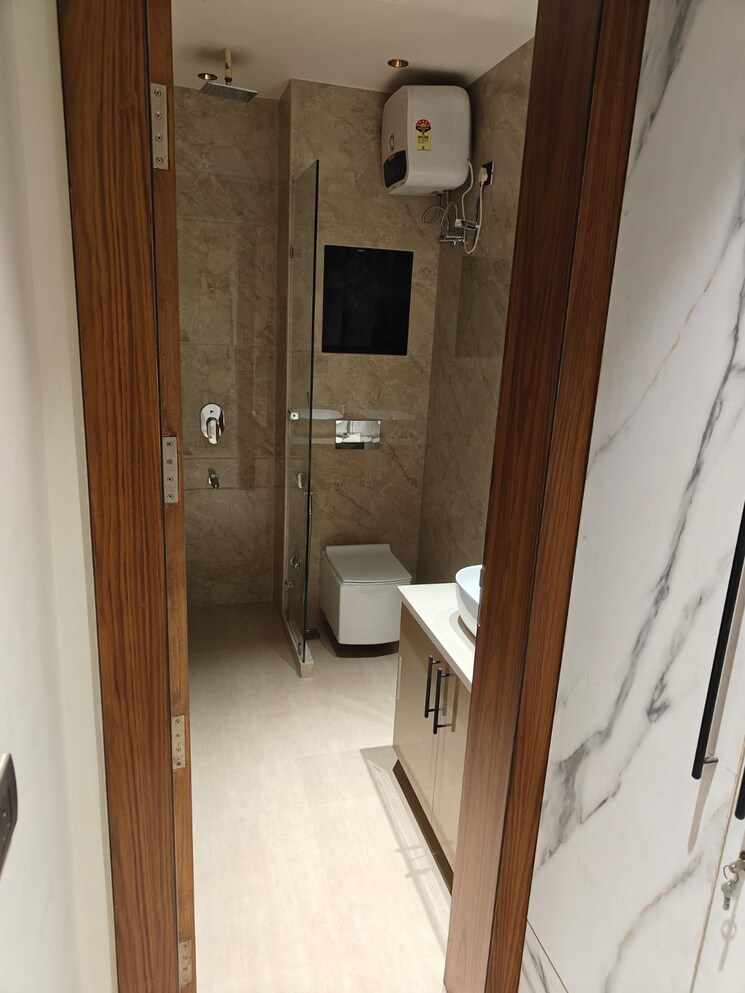 Bathroom, vipul-world-floors 4 Bedroom 2700 Sq.Ft. Apartment In Sector 48 Gurgaon 9627258