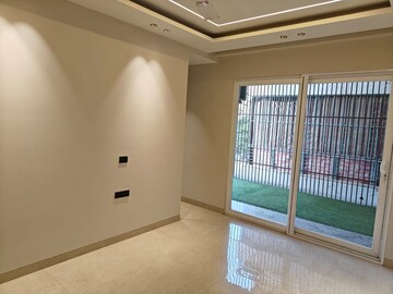 Room in 4 BHK Apartment at Vipul World Floors, Sector 48 – for Rent