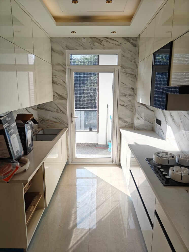 Kitchen, vipul-world-floors 4 Bedroom 2700 Sq.Ft. Apartment In Sector 48 Gurgaon 9627258