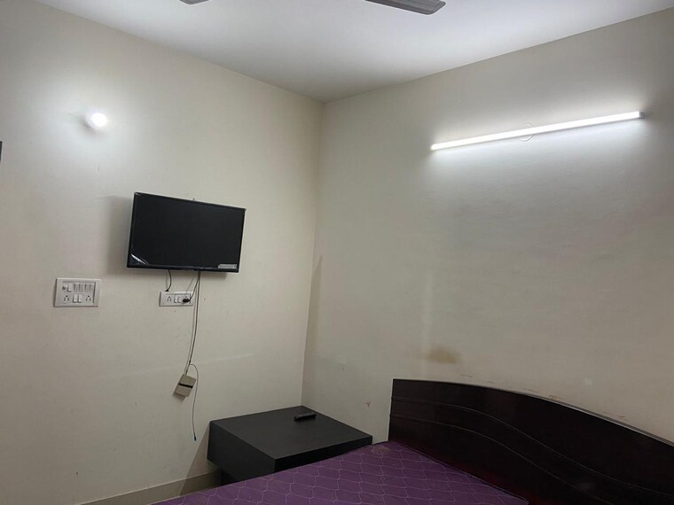 Room, sector 15 1 Bedroom 600 Sq.Ft. Builder Floor In Sector 15 Gurgaon 9627109