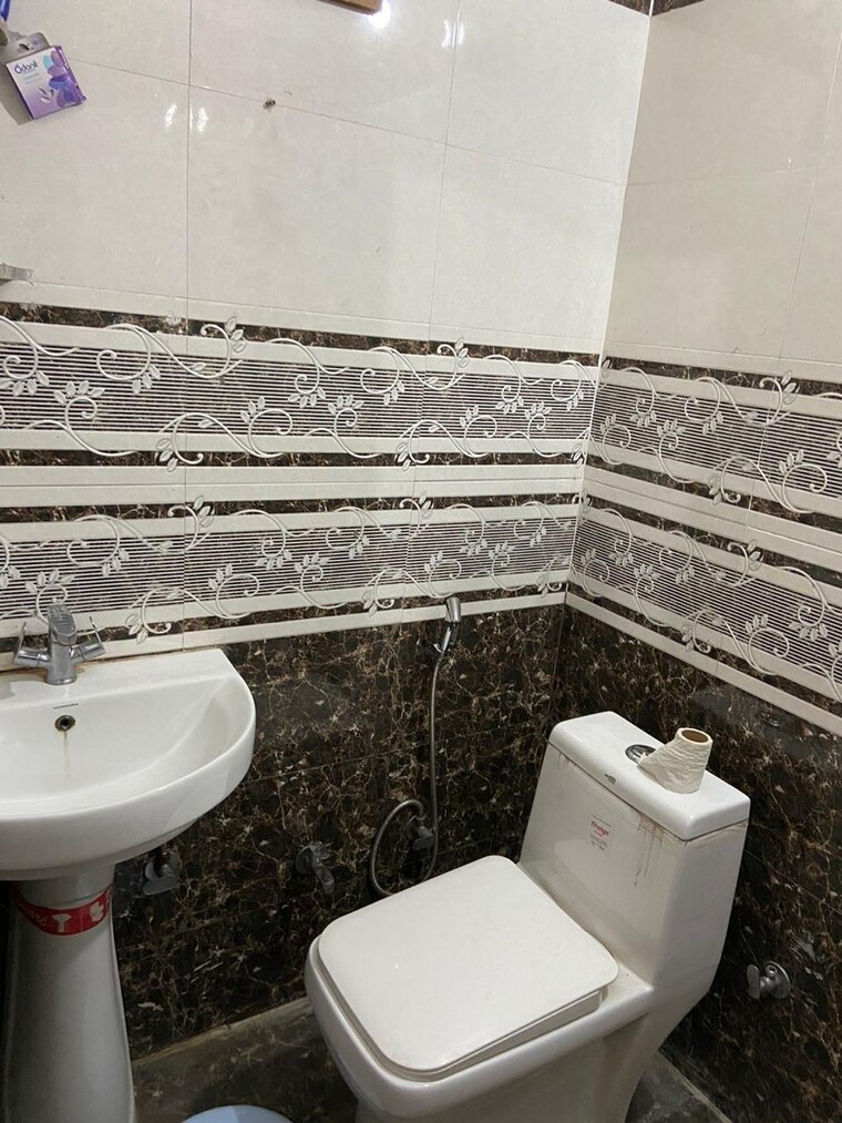Attached Bathroom, sector 15 1 Bedroom 600 Sq.Ft. Builder Floor In Sector 15 Gurgaon 9627109